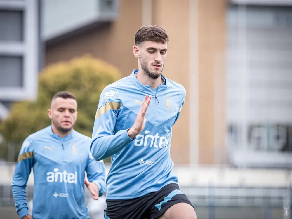 Los primeros convocados de la selección uruguaya llegaron a Japón y entrenaron bajo las órdenes de Broli
