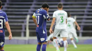 Nicolás Olivera volvió a fallar un penal, ante Rampla Juniors