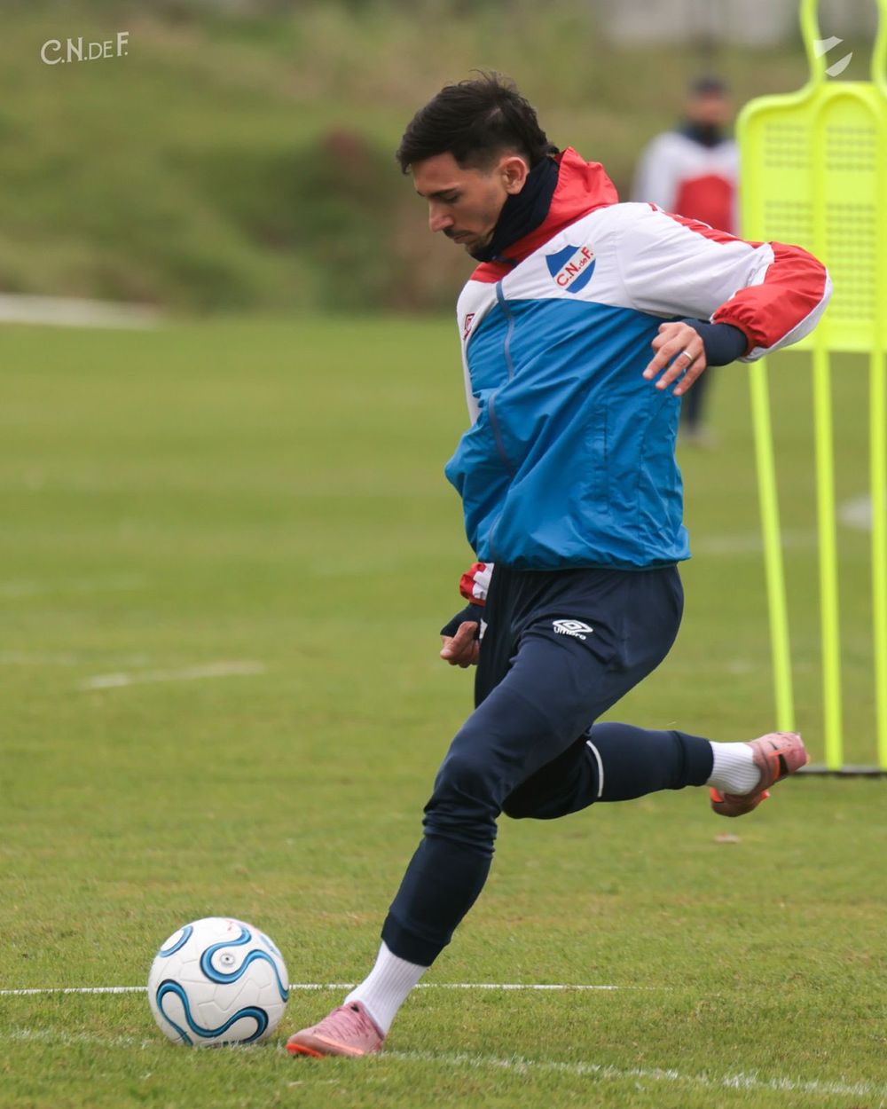 Maxi Silvera en la práctica de Nacional