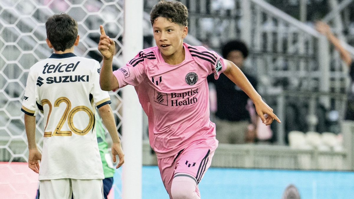 Benjamín Suárez, hijo de Luis Suárez, tuvo su tarde soñada con cuatro goles para Inter Miami Academy y se llevó por primera vez la pelota; mirá el video de lo que dijo