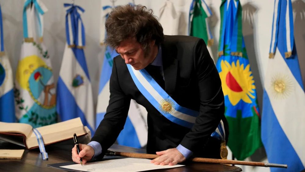 Javier Milei argumentó que una de las razones principales del veto es el impacto fiscal de las leyes.