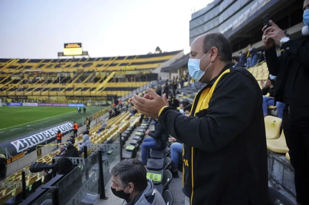 El presidente de Peñarol ya inició gestiones para que puedan ir hinchas a Curitiba a ver el partido revancha por la Copa Sudamericana
