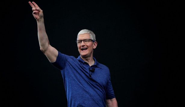 El máximo directivo de Apple, Tim Cook, estuvo en la cita en la que se hicieron los anuncios.