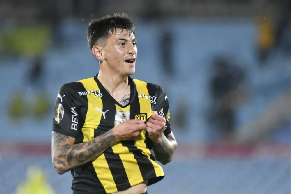 Sergio Toto Núñez festeja su gol ante Colón FC