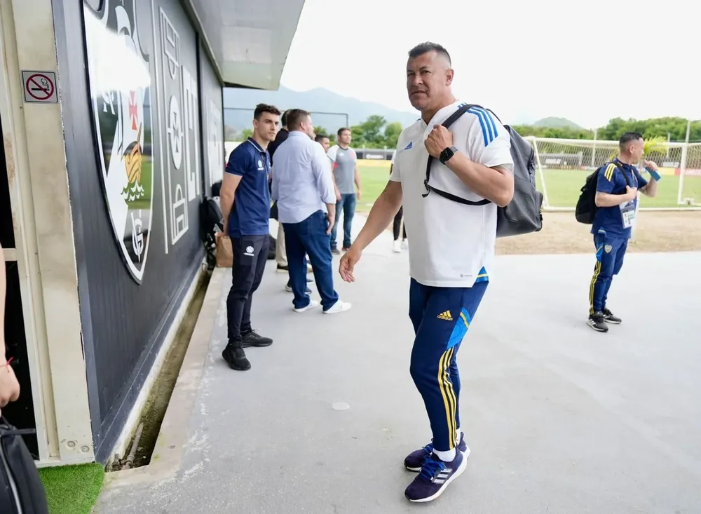 Jorge Almirón en el predio de Vasco da Gama