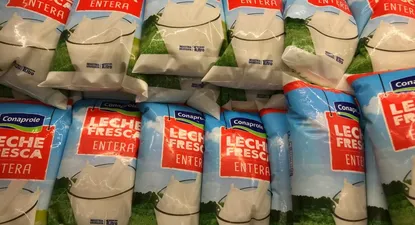 En al menos 10 autoservicios de Montevideo hay faltante de leche.