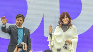 La disputa refleja una fractura interna entre el ala dura kirchnerista y el gobernador Axel Kicillof, con la mira puesta en las elecciones legislativas de septiembre.