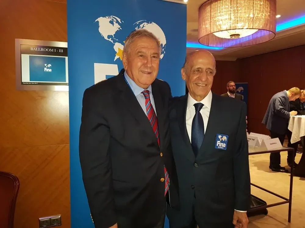 Julio César Maglione junto a Cornel Marculescu, director ejecutivo de FINA