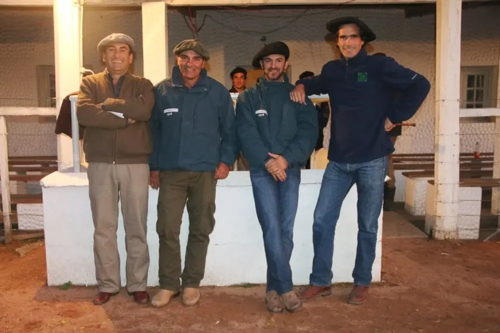 Parte del equipo del escritorio Valdez y Cía en el local Ansina