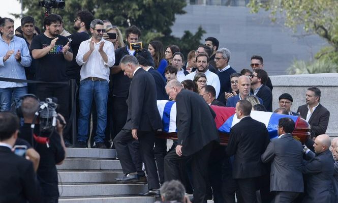 La llegada del féretro al Palacio Legislativo