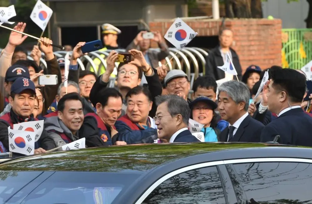 El presidente surcoreano, Moon Jae-in, sale rumbo a la zona desmilitarizada para encontrarse con Kim Jong Un