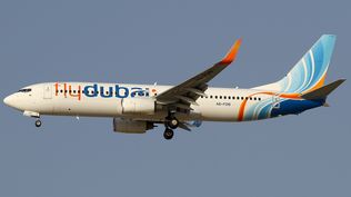 Un vuelo entre Dubái y Tel Aviv aterriza de emergencia tras un violento ataque entre los pilotos e investigan posible atentado