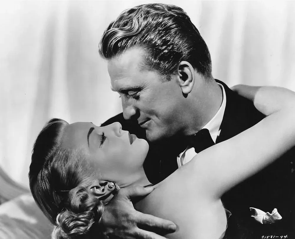 Kirk Douglas y Lana Turner en Cautivos del mal (1952)