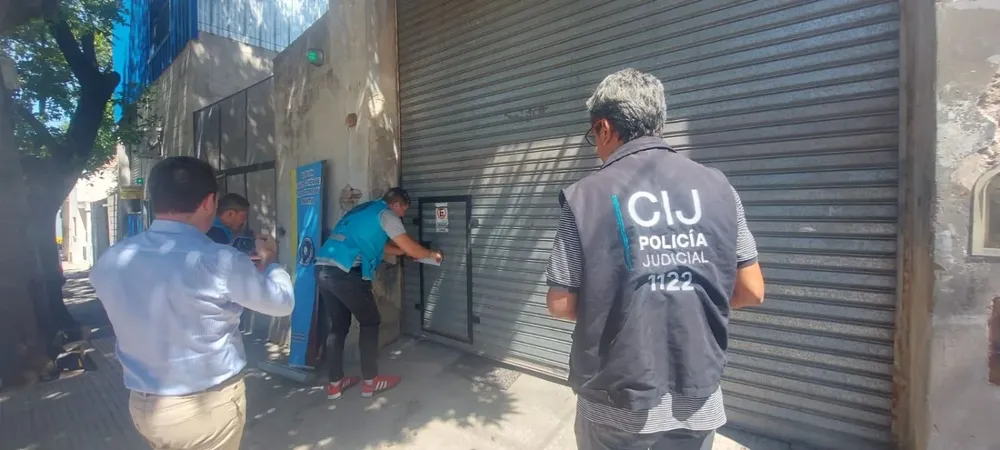 Villa Lugano: clausuran un taller mecánico por venta ilegal de autopartes y tenencia de armas