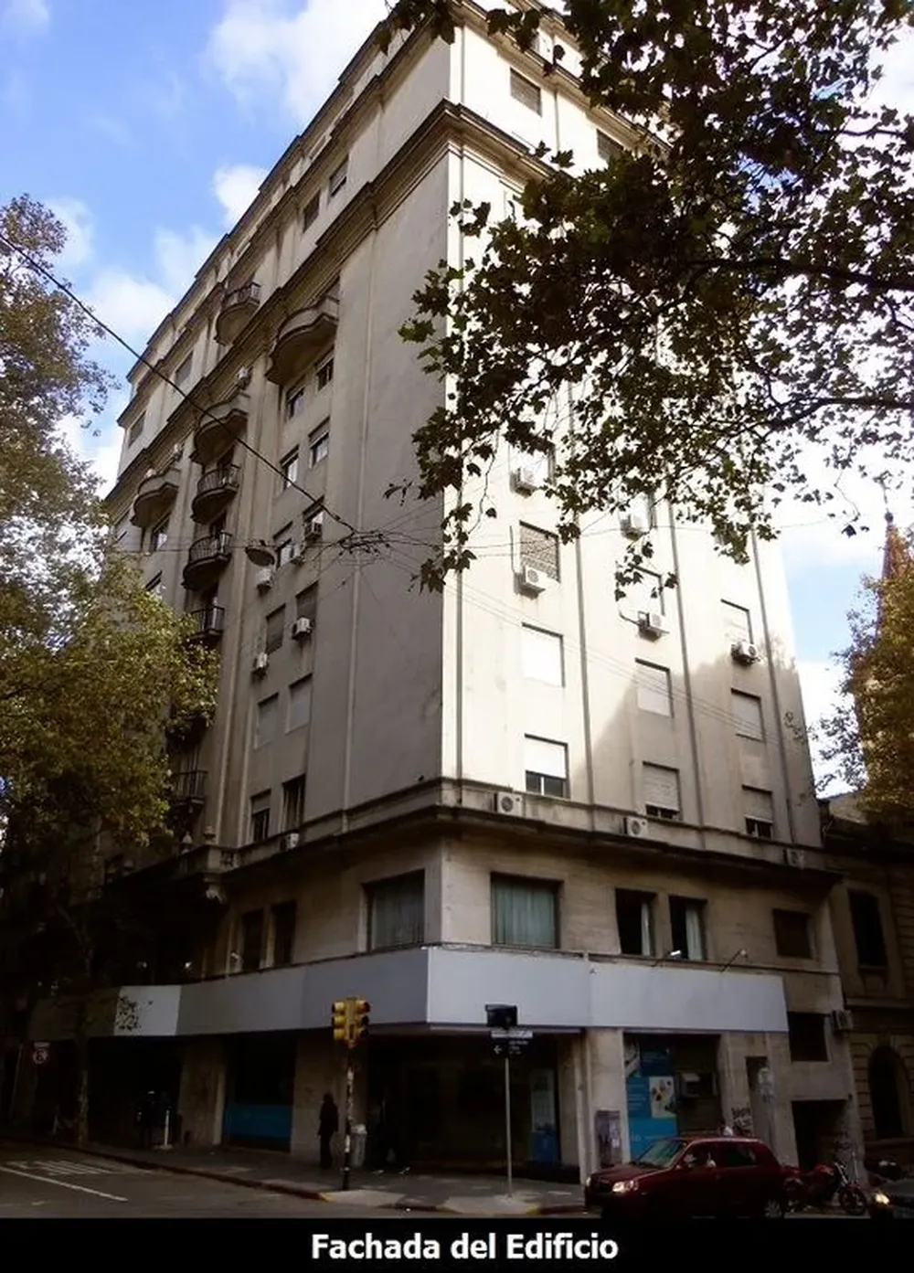 Frente de la casa que subastará el martillero Assad Hajjoul.