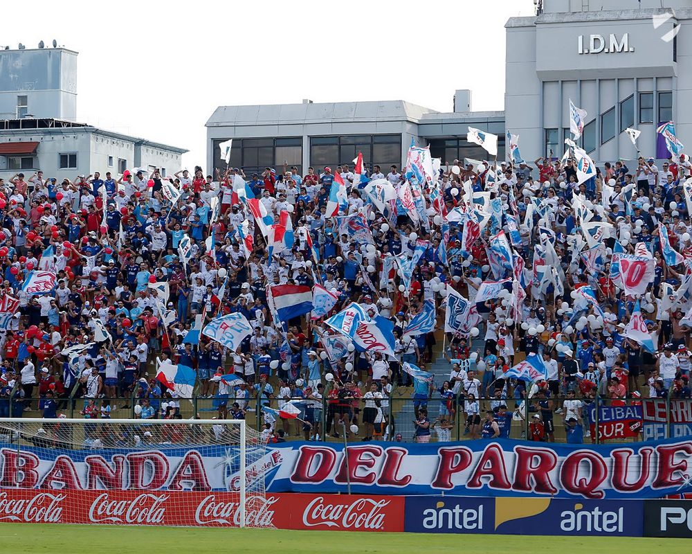 Hinchas de Nacional en el Campus de Maldonado