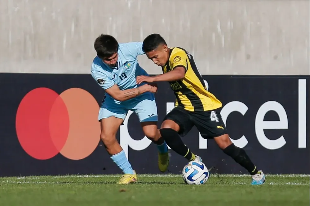 El lateral brasileño de Peñarol, Mateus Pureza