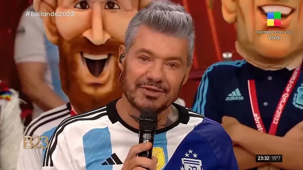 Con lágrimas en los ojos, Marcelo Tinelli recibió la sorpresa de Lionel Messi.