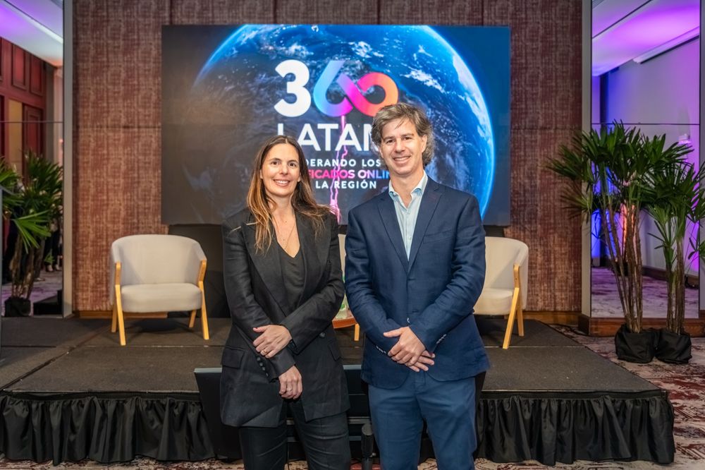 Carolina Vidiella, directora y cofundadora de Casas y Más, junto a Ricardo Frechou, CEO de 360Latam.