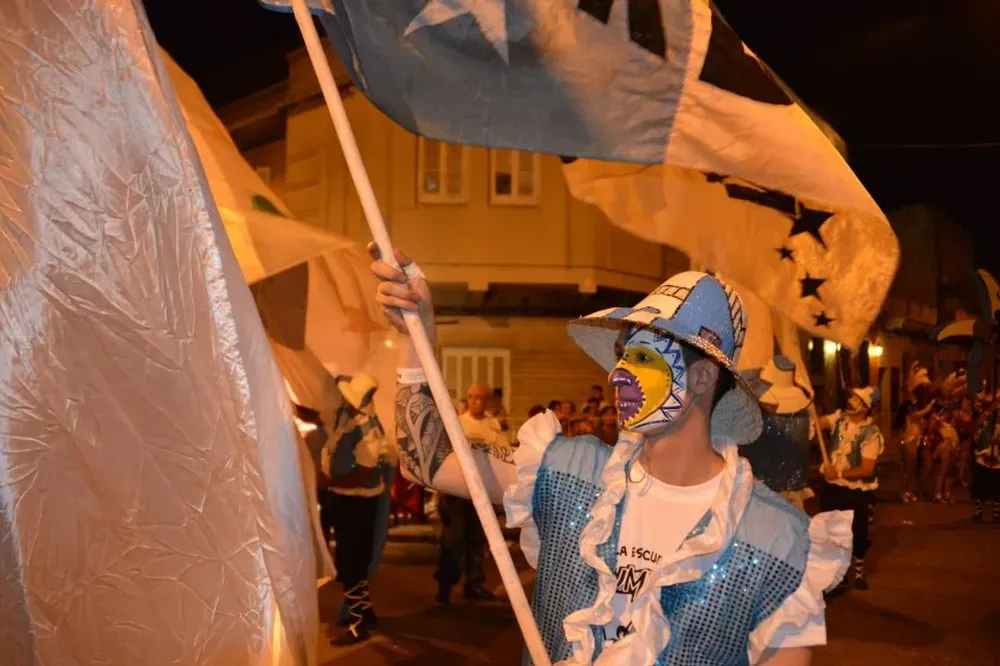 El desfile del viernes se postergó para el sábado.