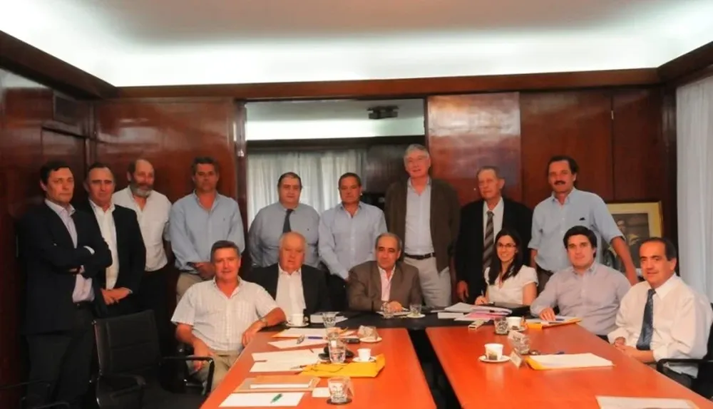 Integrantes de junta de INAC al asumir delegados de nuevas instituciones que se incorporaron a la institución