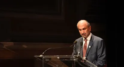 Al Jarwan pidió “poner una política hoja de ruta que alcance una solución pacífica, integral y justa, basada en la solución de dos estados y poner fin a la ocupación”.