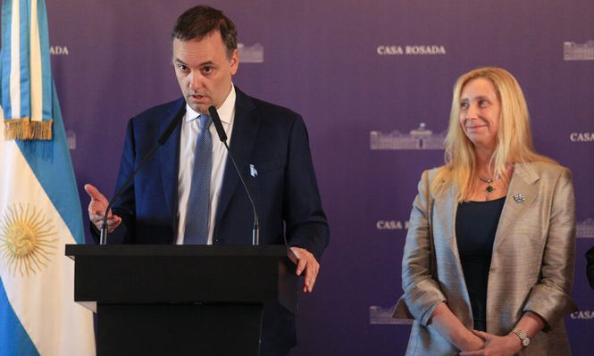 Karina Milei se quedó sin opciones y ungió a Manuel Adorni como candidato en la Ciudad