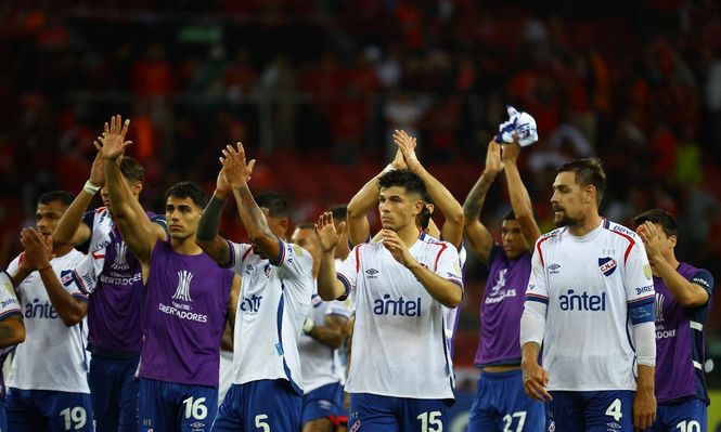 Los jugadores de Nacional tras el empate ante Inter