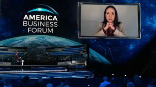 Maria Corina Machado es entrevistada por el alcalde de Miami, Francis Suárez, en el American Business Forum.