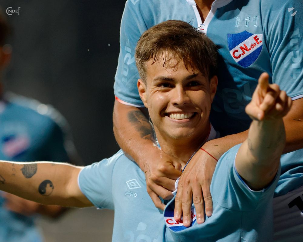 Jeremía Recoba y su festejo ante Progreso