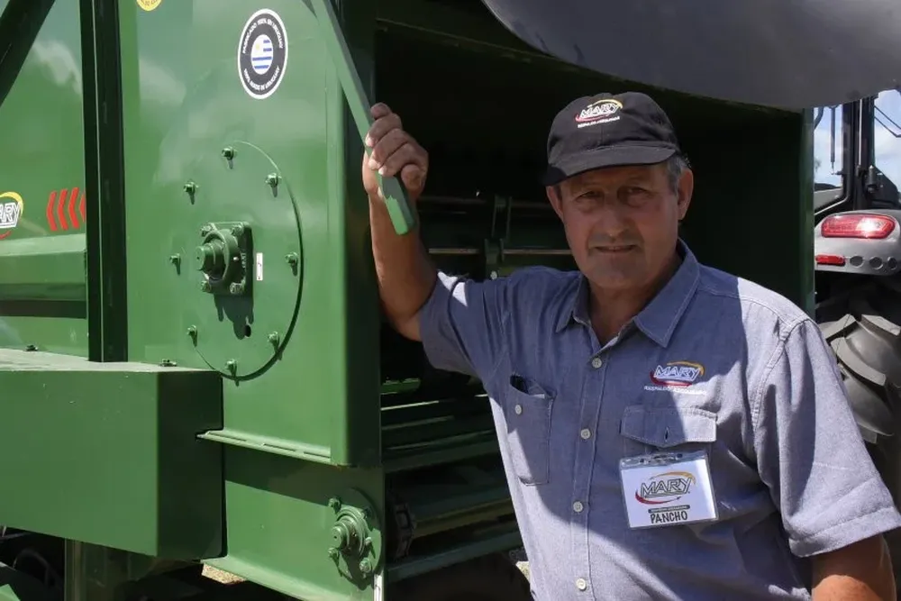 El mecánico que pidió que en sus tarjetas personales diga Pancho.