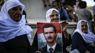 Votantes sirios con carteles del presidente Bashar al Assad