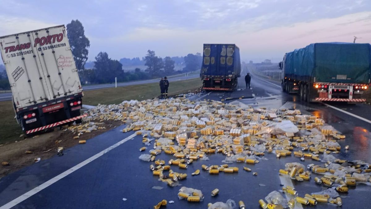 Dos camiones con remolque provenientes de Brasil chocaron en Ruta 8: la ...