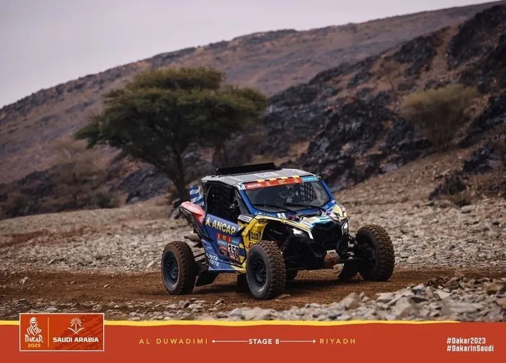 Pita en acción contra el agreste escenario del Dakar