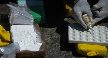 La droga fue arrojada desde un avión a un campo en Río Negro. Imagen ilustrativa