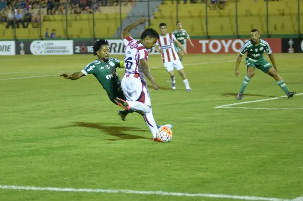 Ze Roberto jugando en Palmeiras ante River Plate