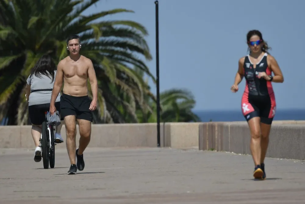 Así se vive la ola de calor en Montevideo.
