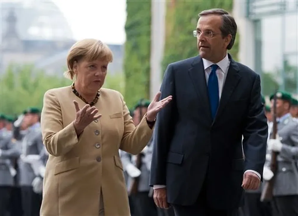 Angela Merkel con el primer ministro de Grecia, Antonis Samaras, viernes 24