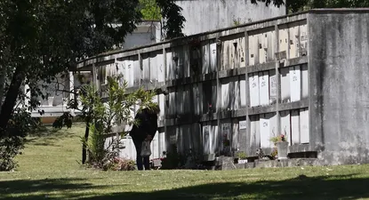 Foto de cementerio en el Día de los Difuntos