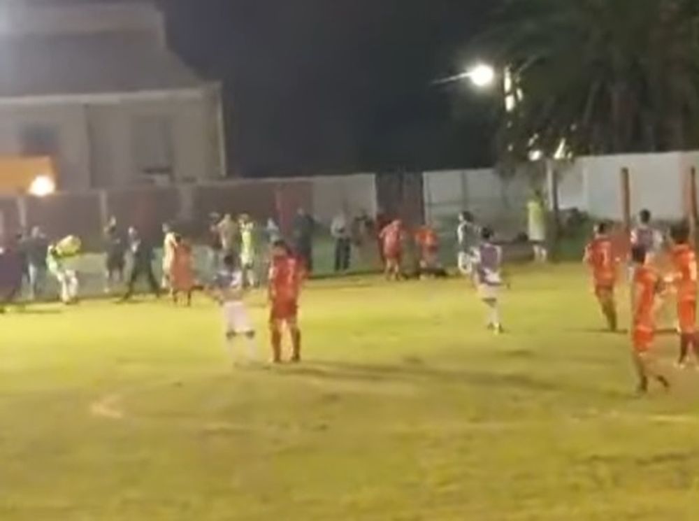 Brutal trompada a un juez en la liga de Minas&nbsp;