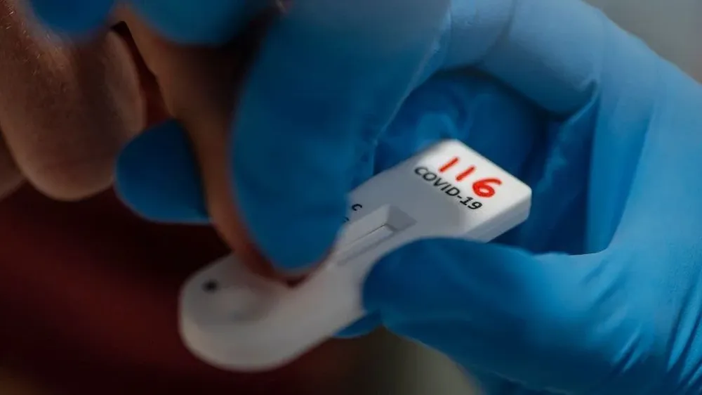 La contención inteligente requiere la implementación masiva de pruebas para detectar el virus