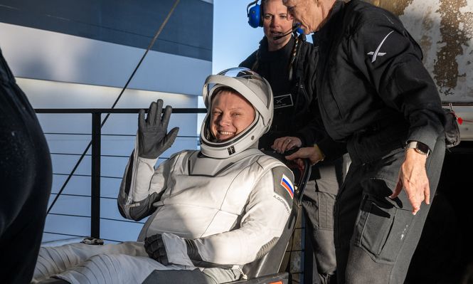 Los astronautas varados nueve meses en la Estación Espacial Internacional llegaron a la Tierra
