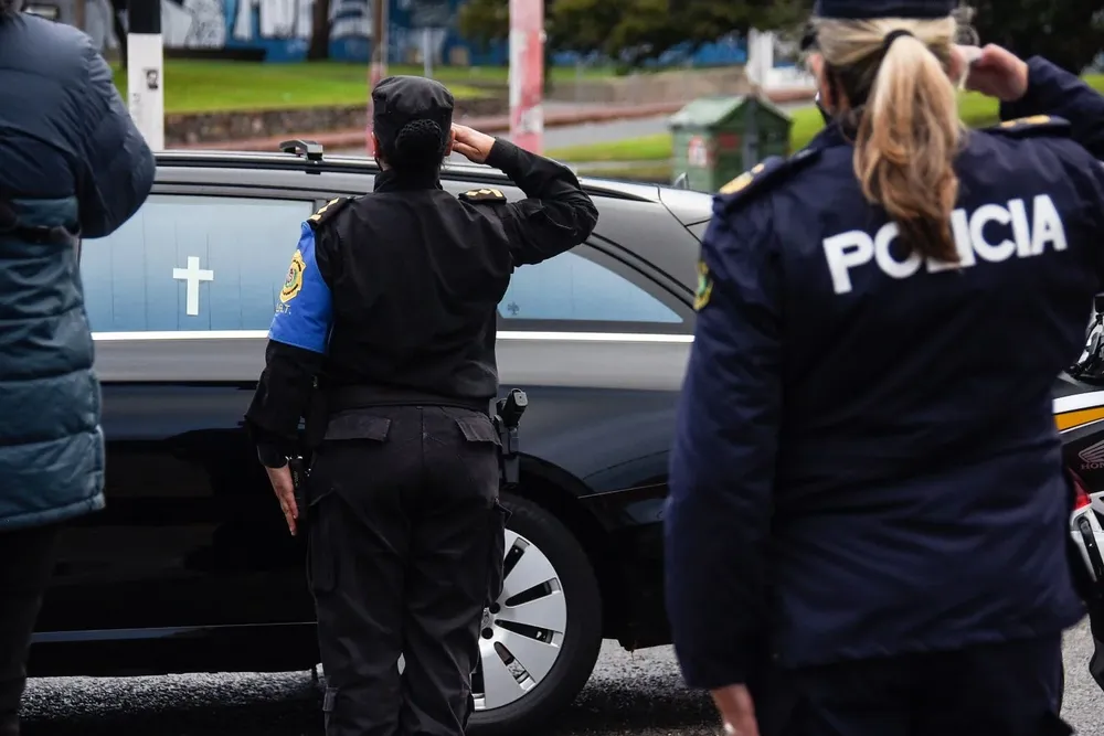 La Policía le rindió a Larrañaga diferentes homenajes a lo largo del país