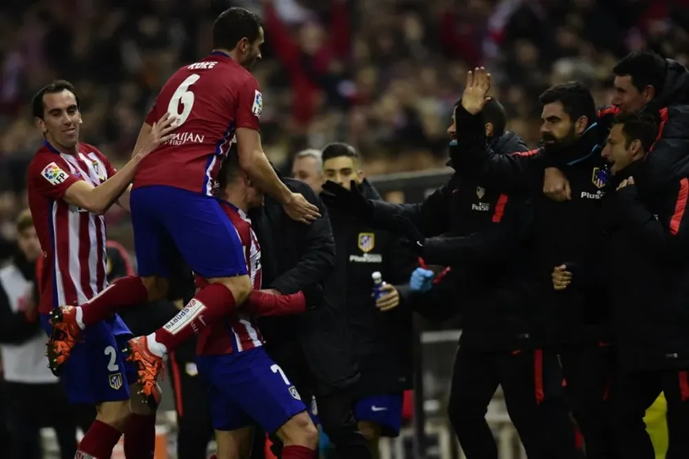 Los jugadores de Atlético Madrid celebran el gol del triunfo ante Athletic Club de Bilbao