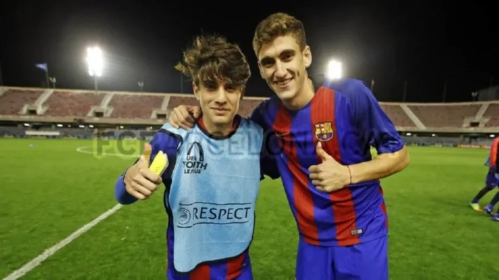 Santiago Bueno (D.) tras el triunfo ante Porto