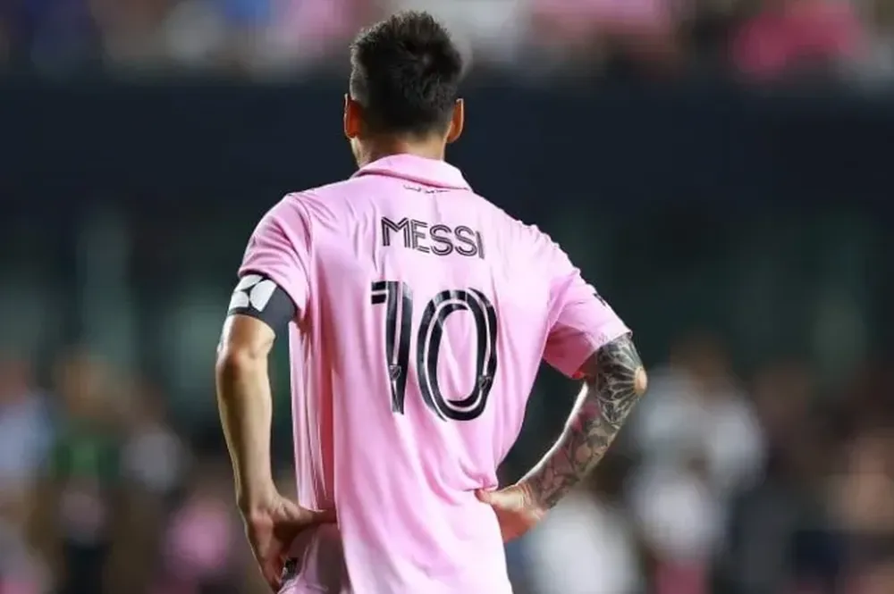 Lionel Messi y una sorpresa para sus compañeros.