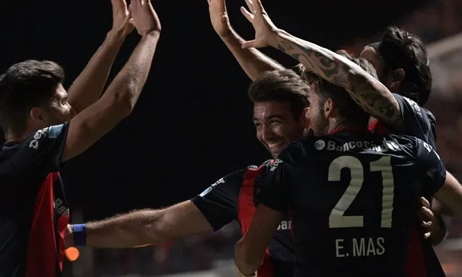 El festejo del gol de Cauteruccio