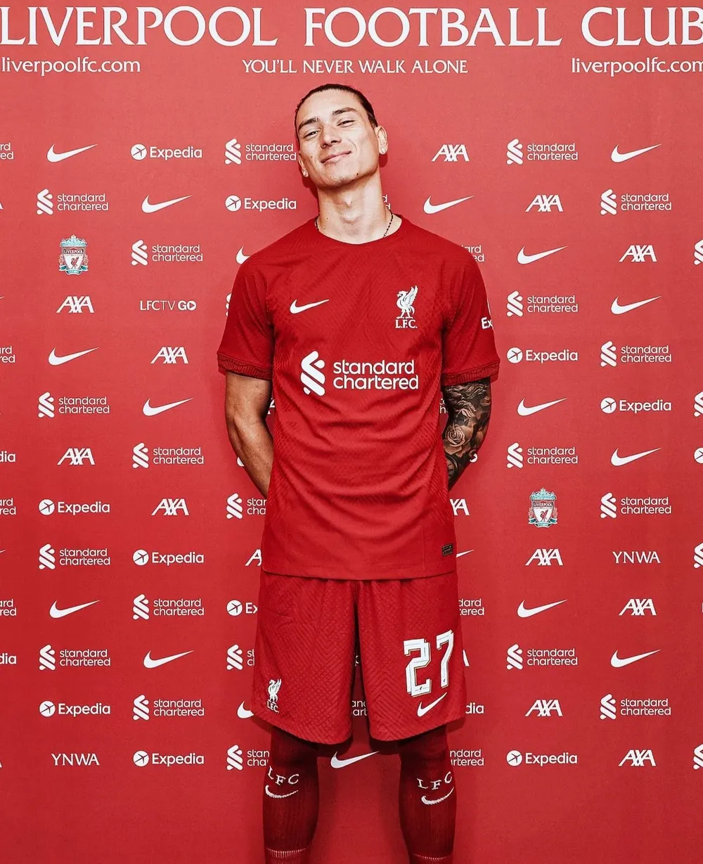 Darwin Núñez en la presentación con su nuevo club, Liverpool de Inglaterra