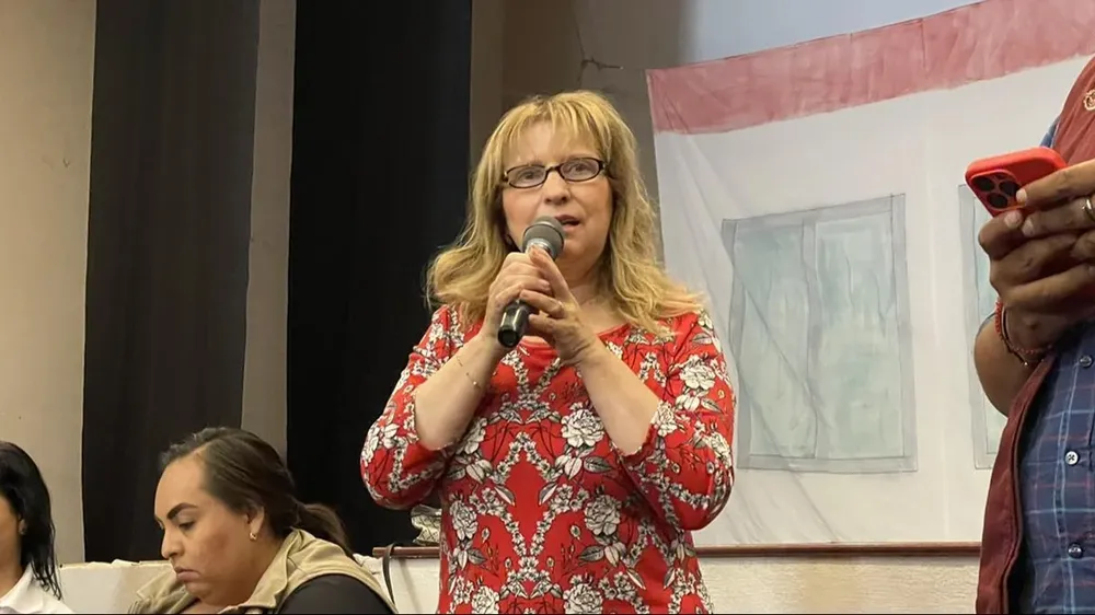 Al ser liberada, la funcionaria se comunicó con la Policía para que la escoltaran a Cotija.