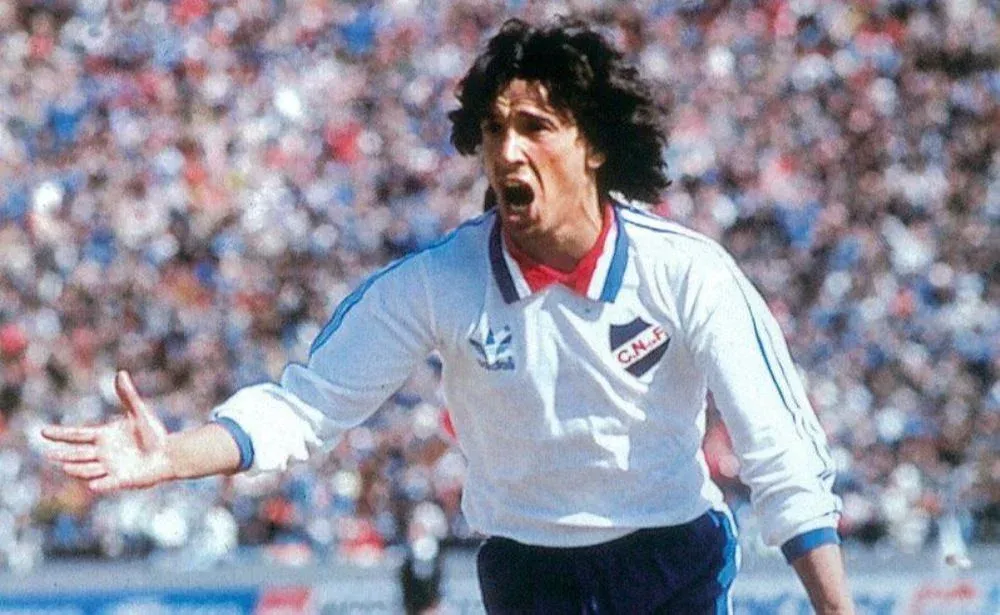 Victorino celebrando su gol contra Nottingham Forets para ganar la Copa Intercontinental